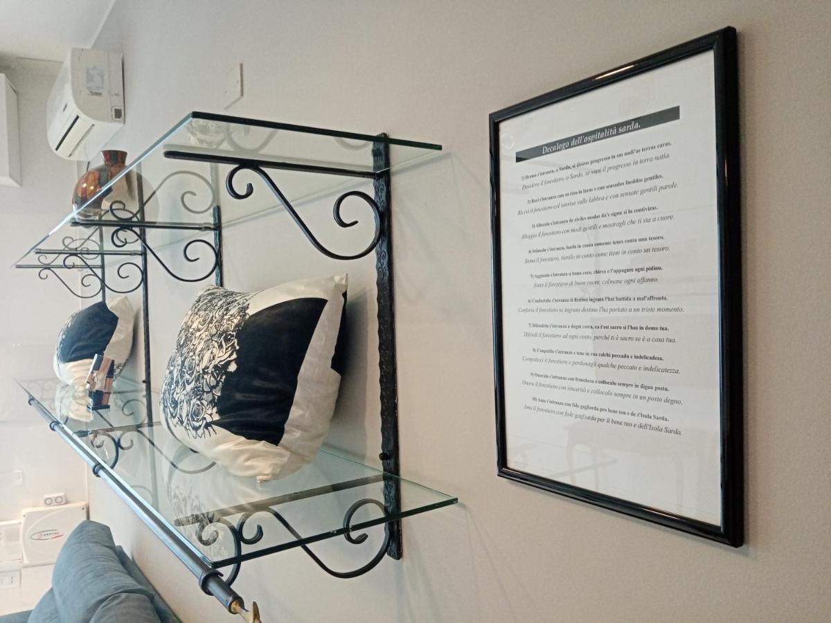 Einaudi 56 Guest House 칼리아리 외부 사진