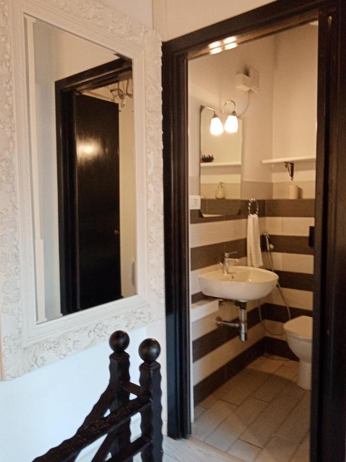 Einaudi 56 Guest House 칼리아리 외부 사진