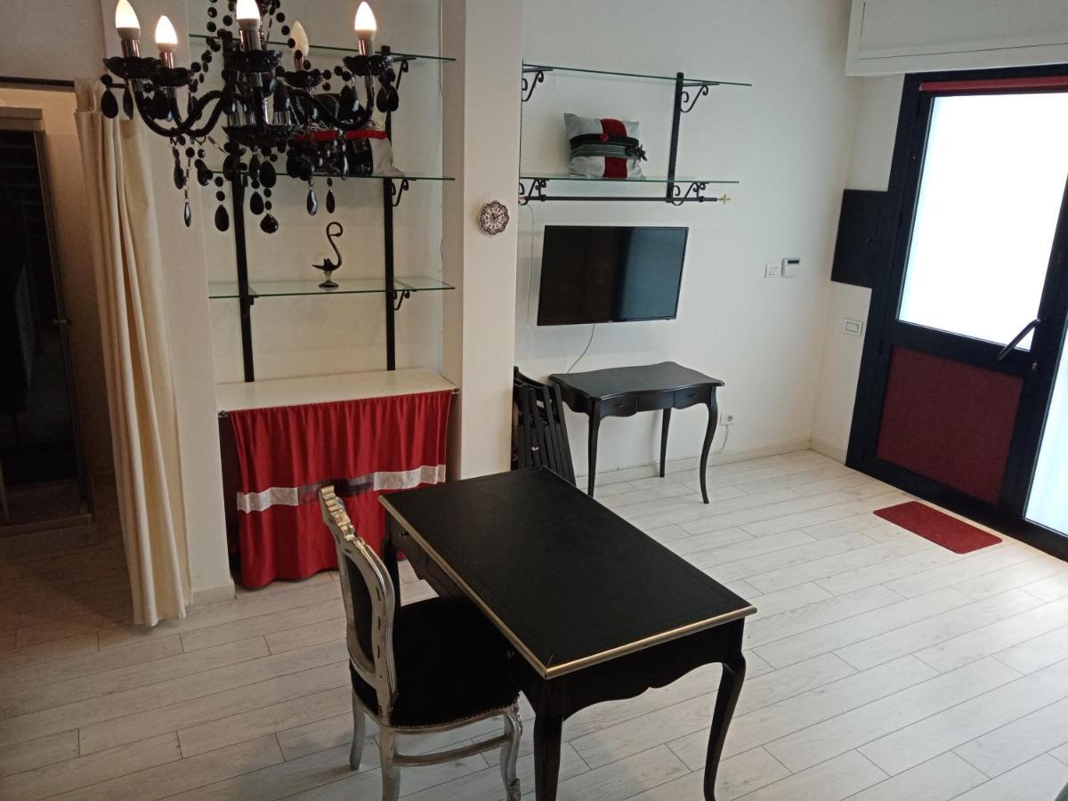 Einaudi 56 Guest House 칼리아리 외부 사진